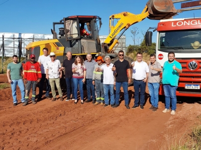 PAVIMENTAÇÃO NA VILA RURAL SAGRADA FAMÍLIA.