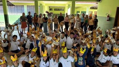 Prefeitura realiza entrega de ovos de Páscoa às crianças da rede municipal