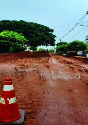 A Prefeitura de Loanda iniciou as obras de pavimentação em mais uma rua do Município.